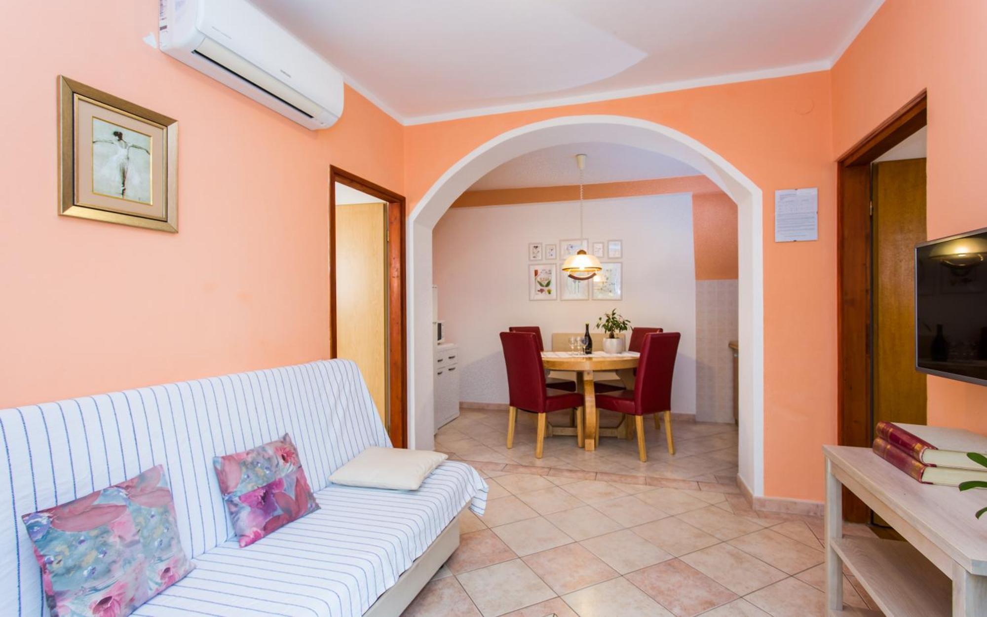 Apartment Luka 3 *
